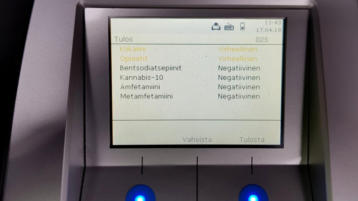 Huumepikatestin tuloksia poliisiautossa.