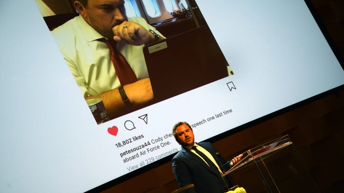 Obaman puheenkirjoittaja Cody Keenan Retoriikan kesäkoulun seminaarissa.