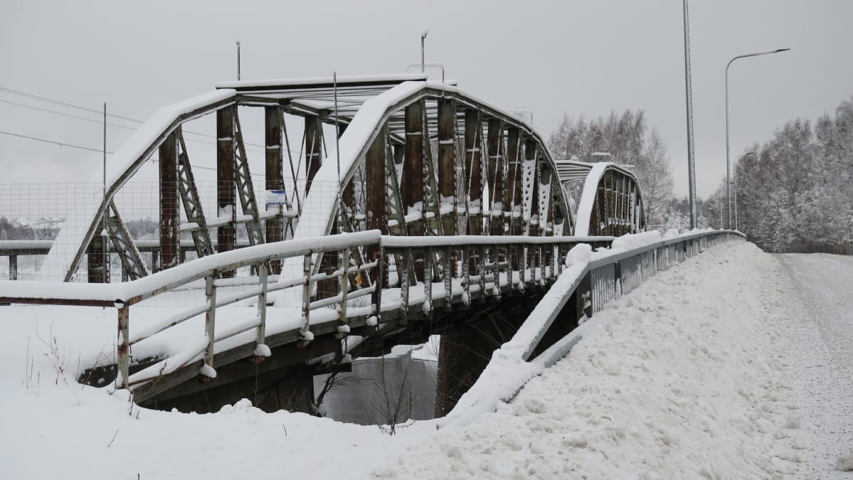 Hallan vanha rautatiesilta