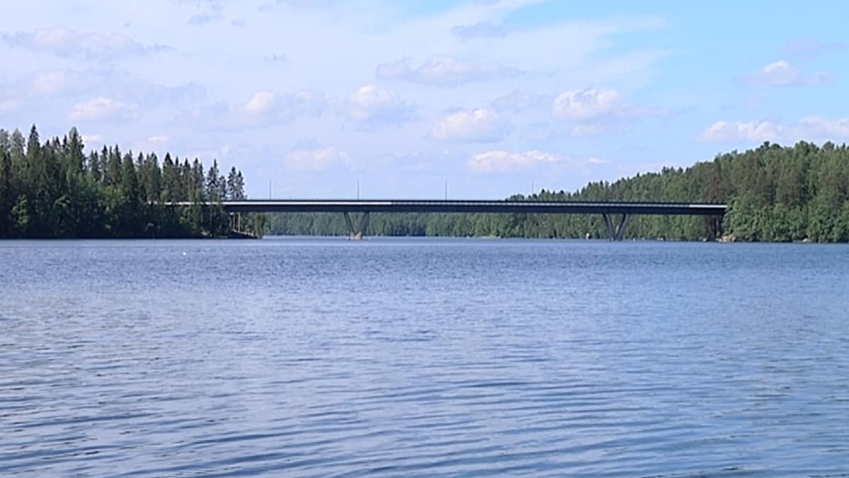 Särkijärvi ja silta.