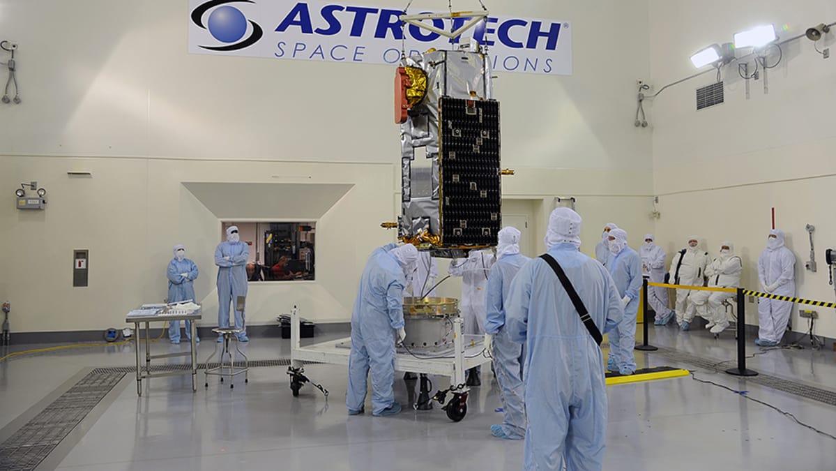 OCO-2-satelliittia testataan Vandenbergin lentotukikohdassa.