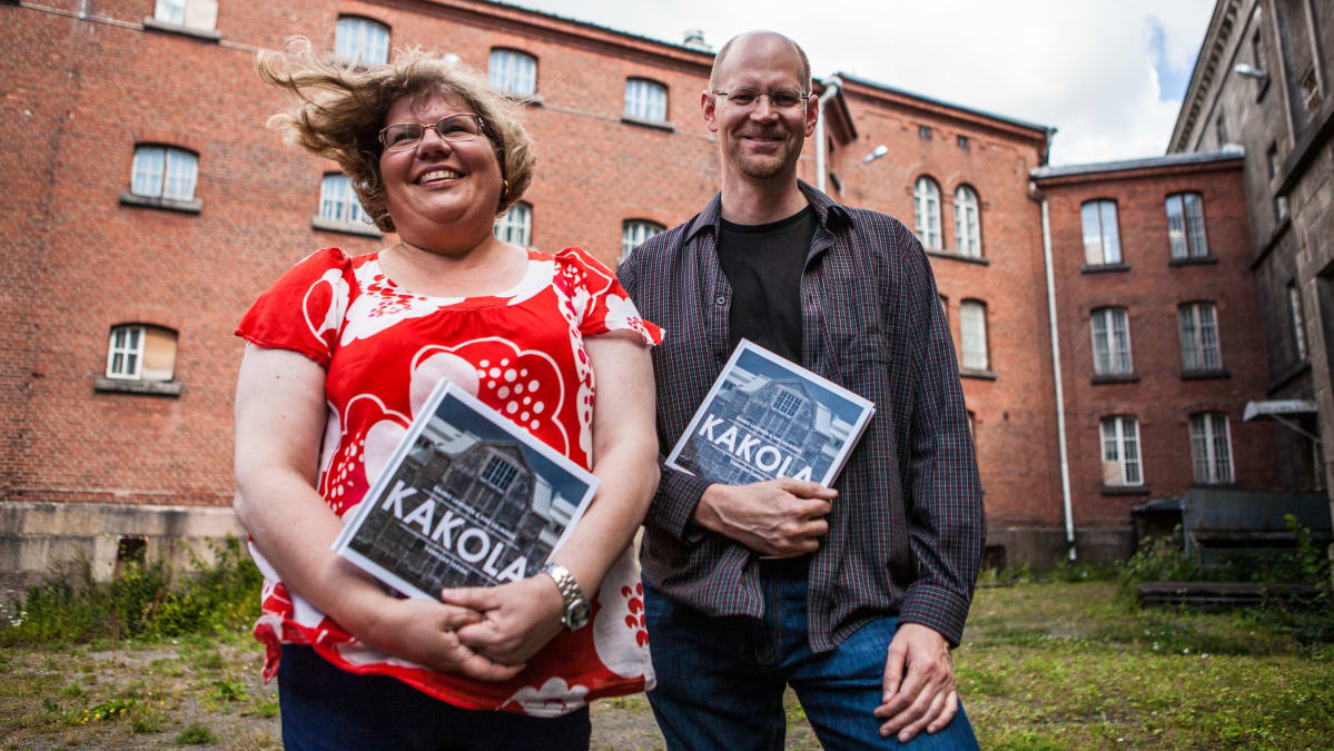 Kakola-kirjan kirjoittaneet Anu Salminen ja Reino Lahtinen