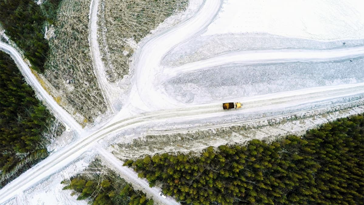 Kuorma-auto Kittilän kultakaivoksella lokakuussa 2015.