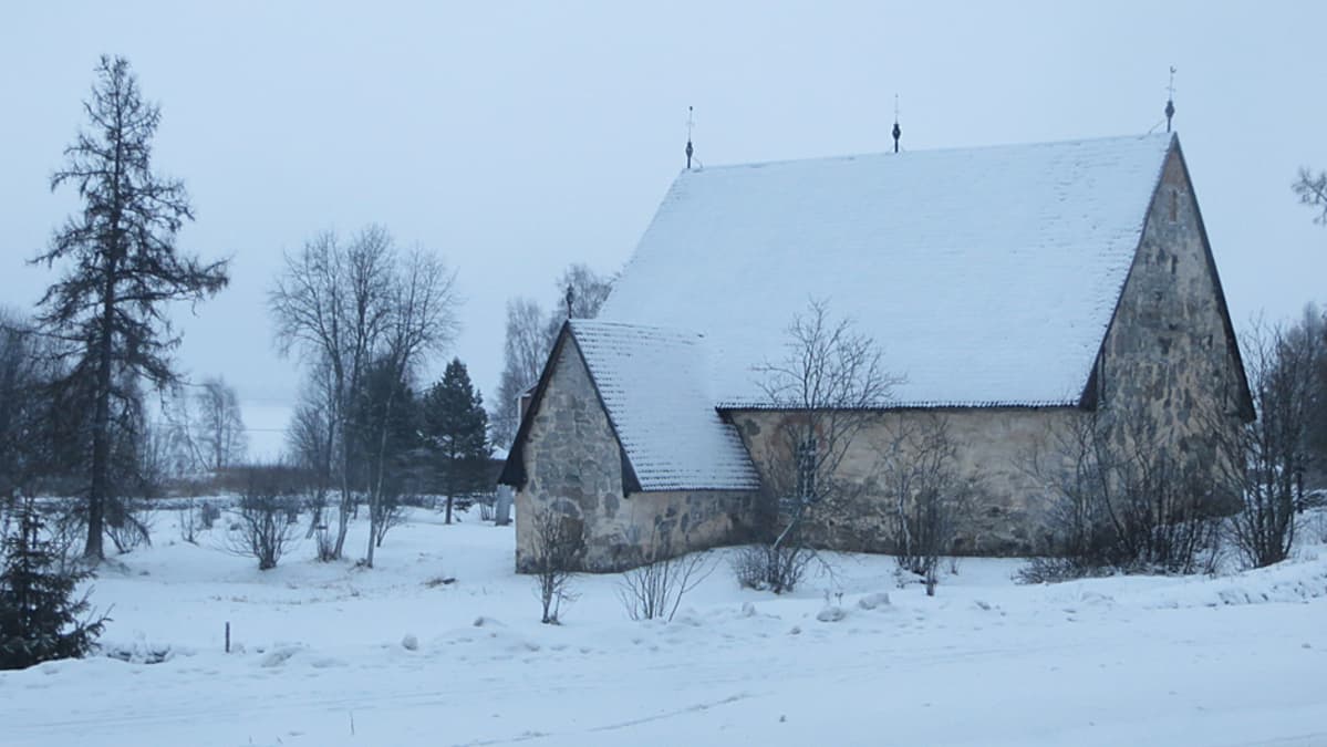 Keminmaan vanha kirkko talvella.