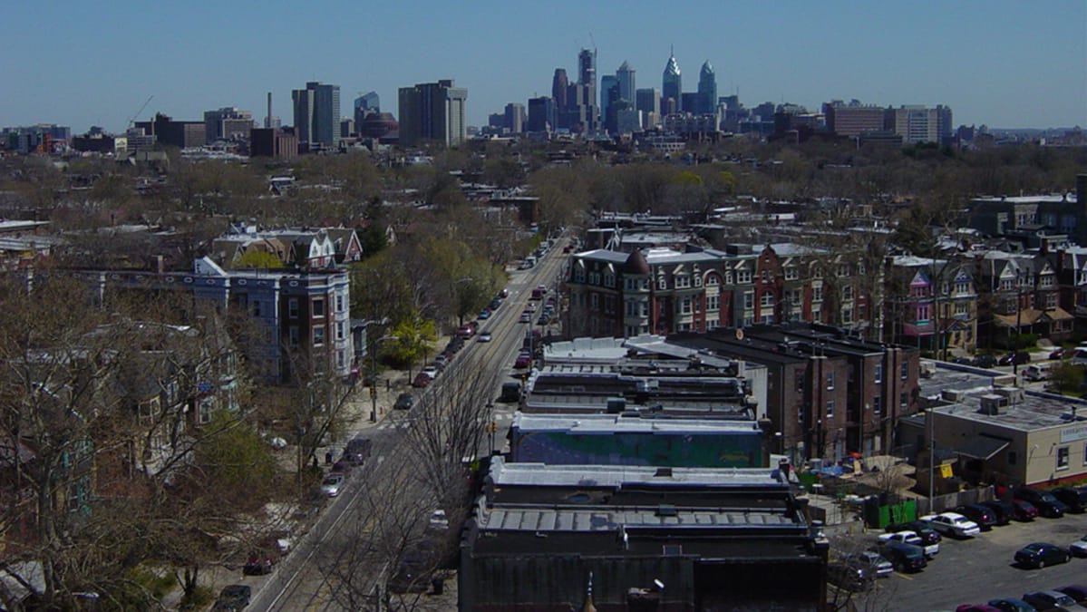 Philadelphian kaupunkimaisemaa Baltimore Avenueta pitkin keskustaa kohti.
