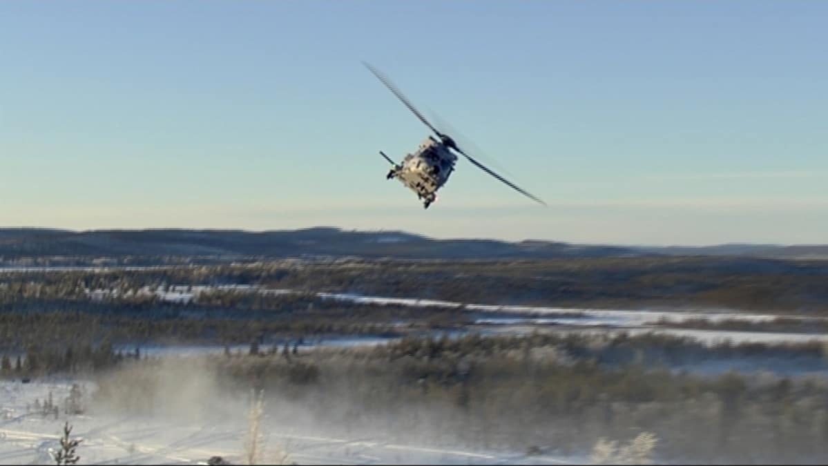 Helikopteri Ruotsin maavoimen taistelunäytöksessä