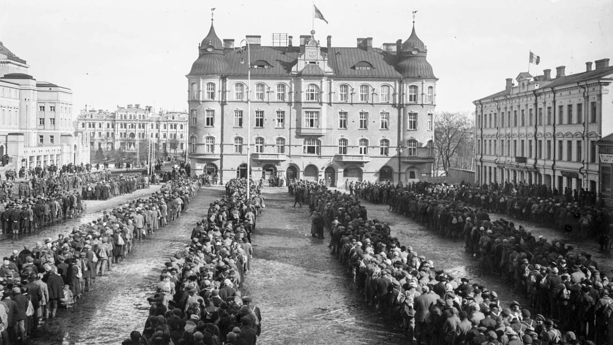 Punavankeja Tampereen Keskustorilla