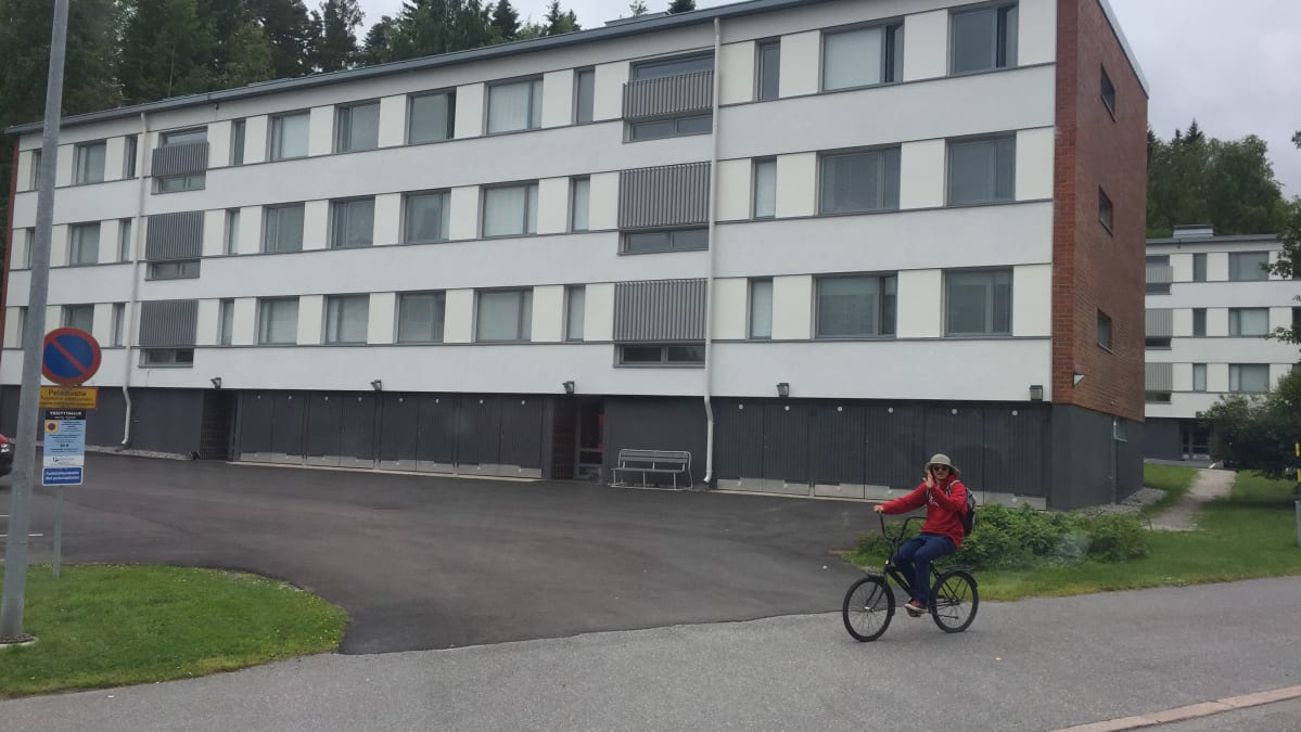 Ilpo Larha linnoittautui tähän kerrostaloon