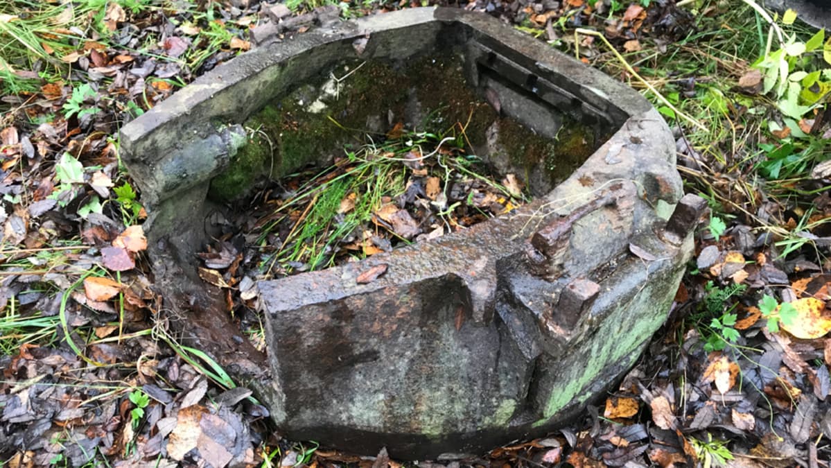Saksalaisten tuhotun panssarivaunun luukku