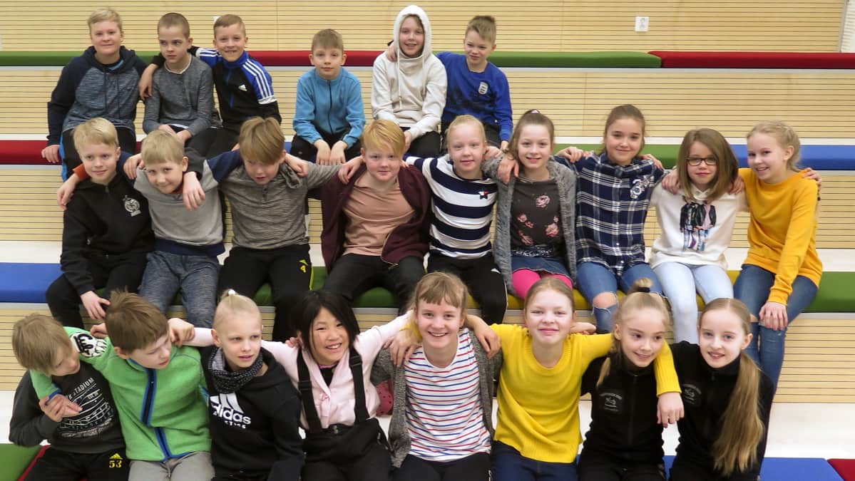 Uuden Tesoman koulun tyytyväinen luokka