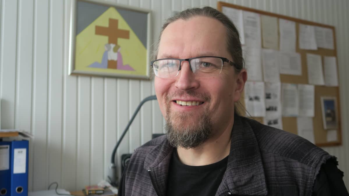 tuuloksen kirkkoherra Petri Laine