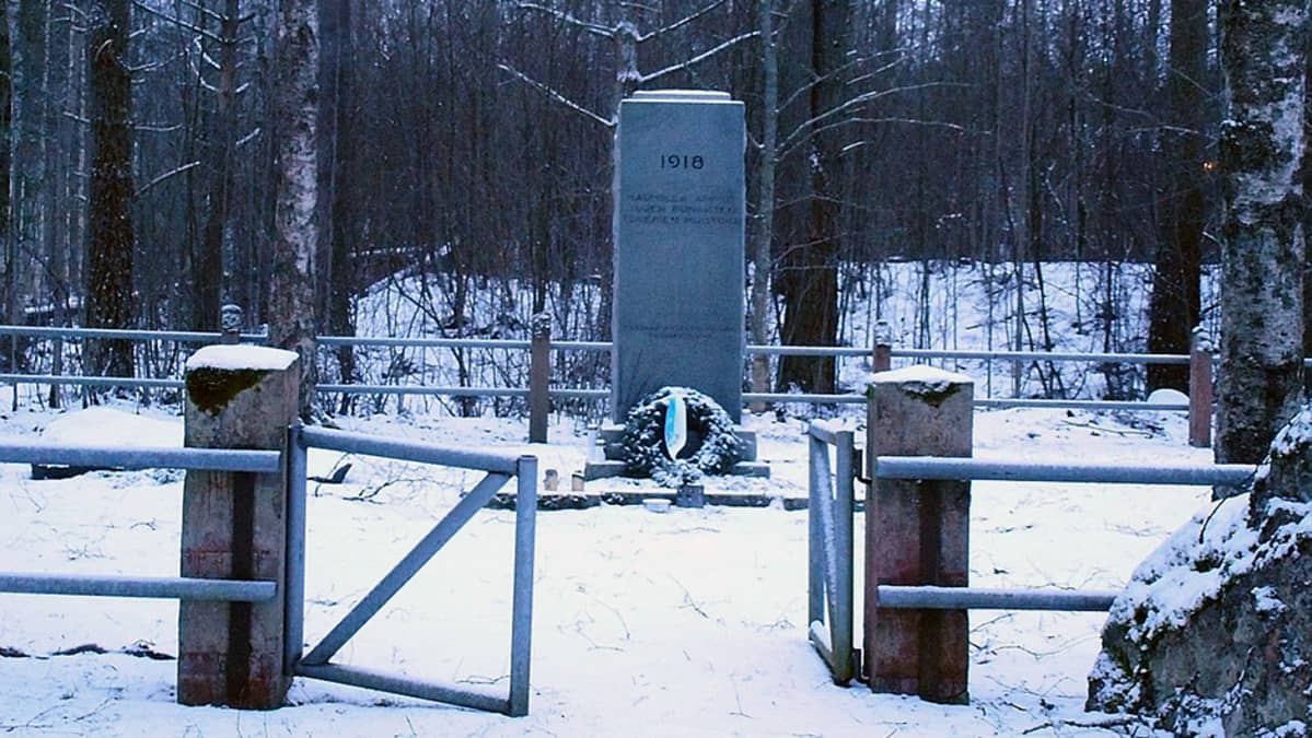 Punaisten muistomerkki Hauholla