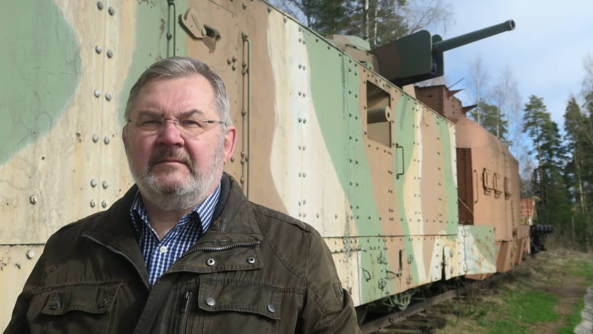 Panssarimuseon johtaja Timo Teräsvalli