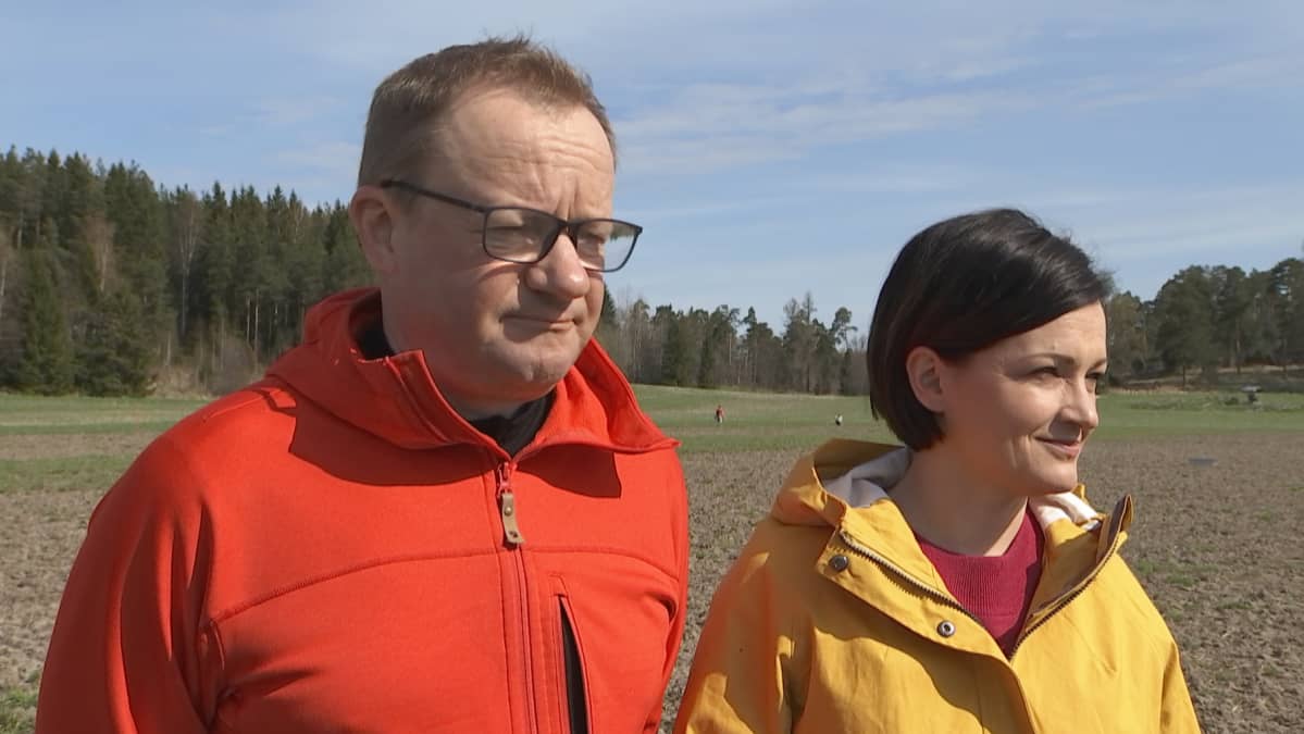 Qvidjan kartanon ja koetilan omistaja Ilkka Herlin ja Baltic Sea Action Groupin puheenjohtaja Saara Kankaanrinta