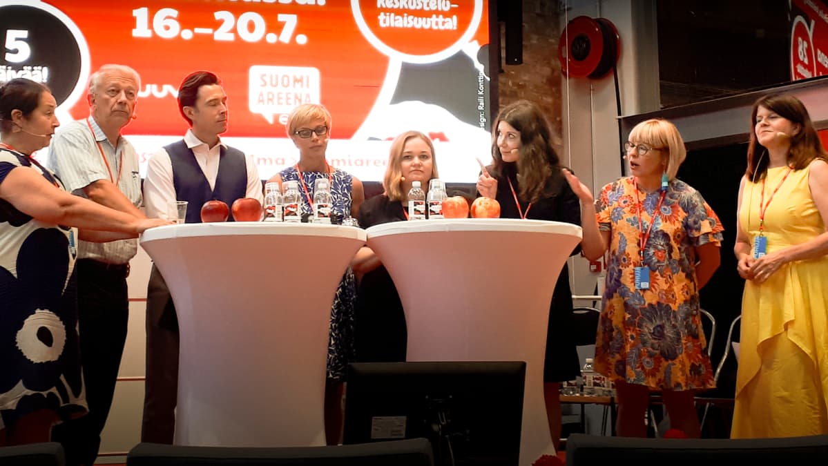Sote-valiokunta väitteli terveydenhuollon tulevaisuudesta SuomiAreenassa.