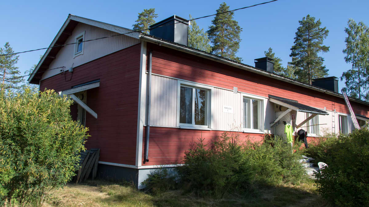 Thai-poimijat yöpyvät Taavetin vanhassa lomakeskuksessa