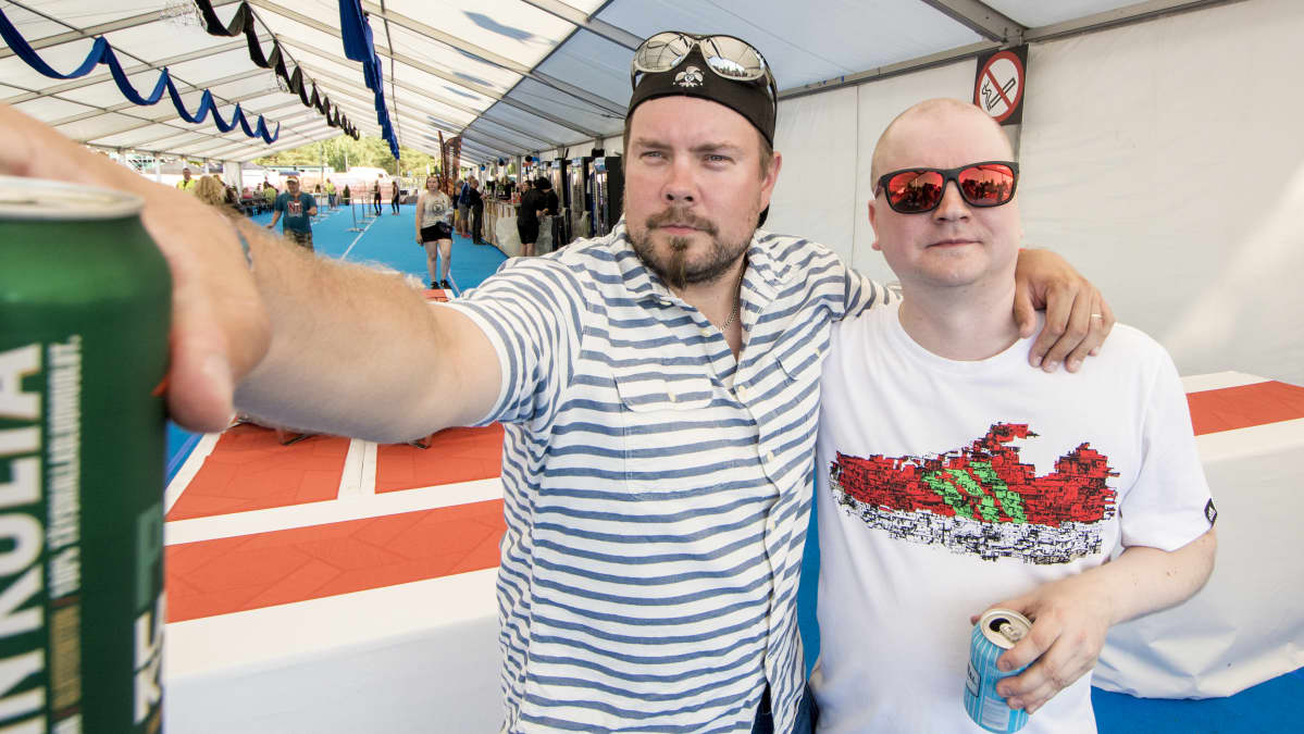 Jarkko Miettinen ja Olli Sallinen haluavat VIP-lipulla itselleen väljyyttä palveluihin festareilla.