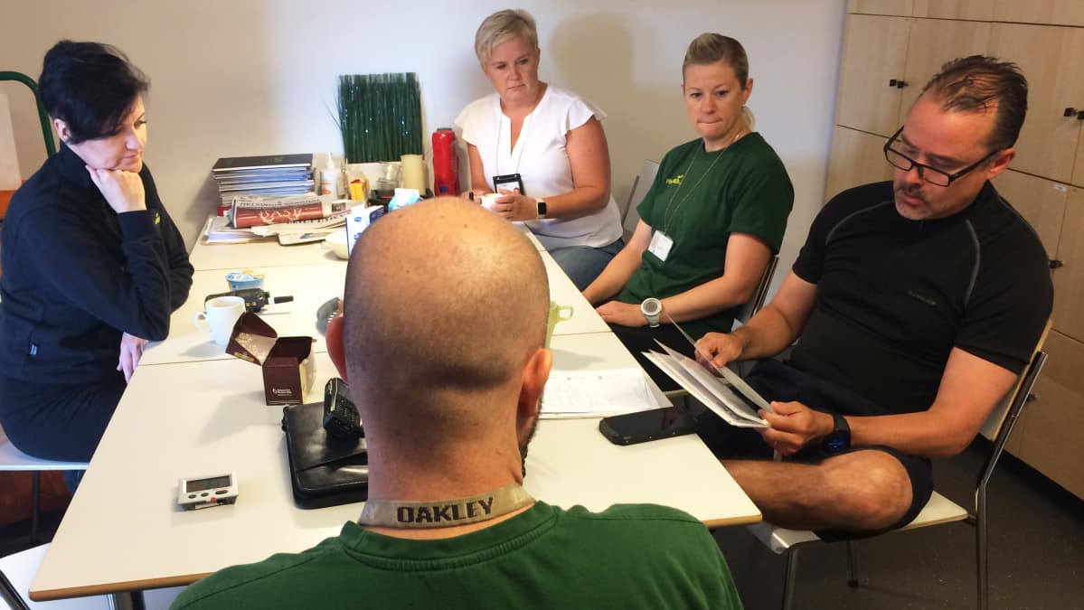 Aamupalaveri Finnhemsin Pirkkalan tukikohdassa