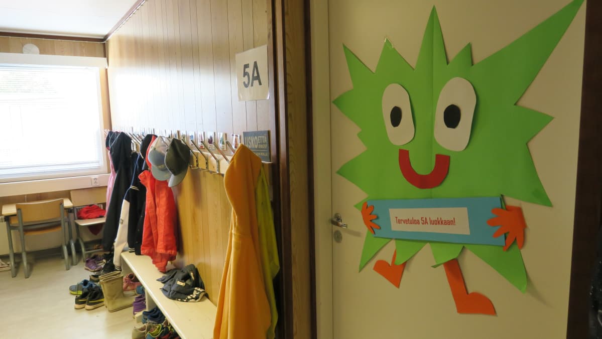 Väistötilojen eteinen Korkeakoskella Kotkassa.