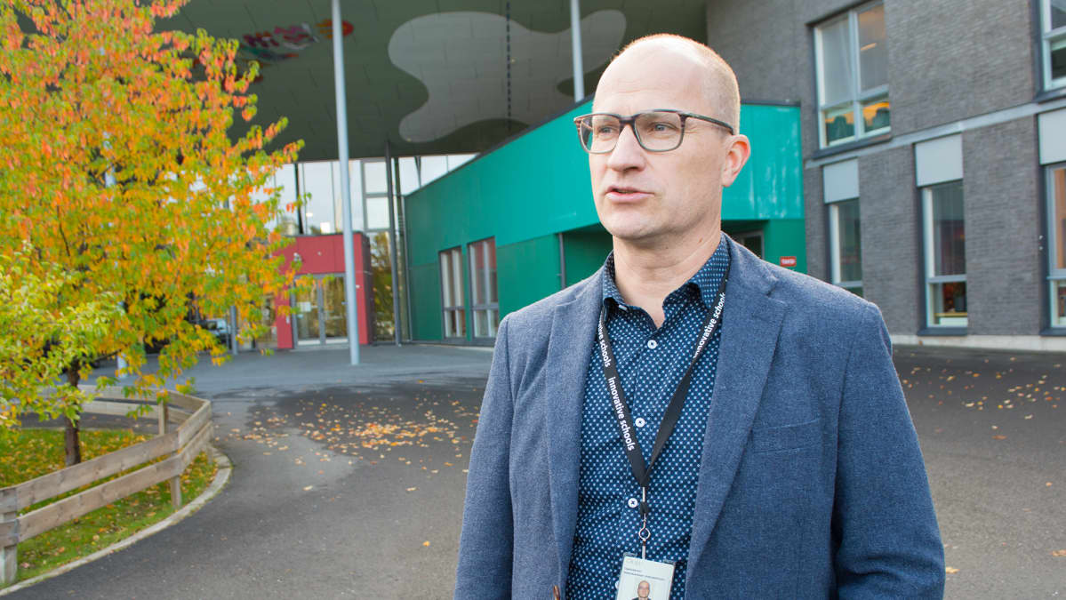 Rehtori Kalle Komulaisen mukaan Metsokankaan koulun erityisopetus on kärsinyt taksikaaoksesta.