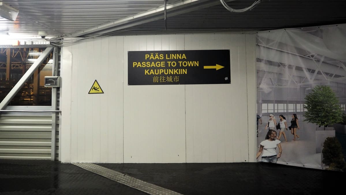 Tallinnan satamassa on nykyään opasteet myös kiinan kielellä.