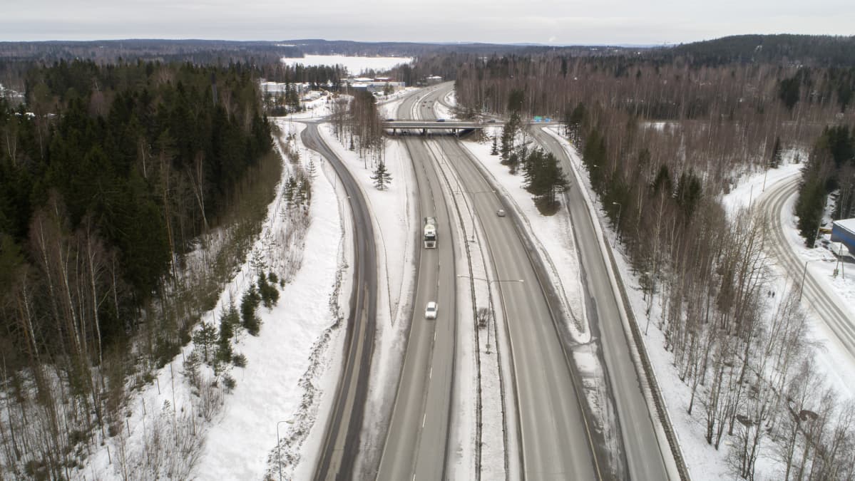 Sääksjärven eritasoliittymä VT3