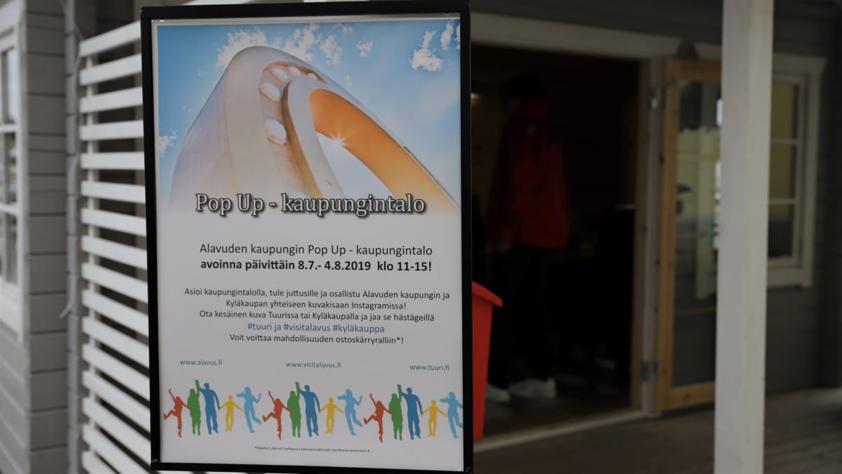 Alavuden pop up kaupungintalo Keskisen kyläkaupassa Tuurissa
