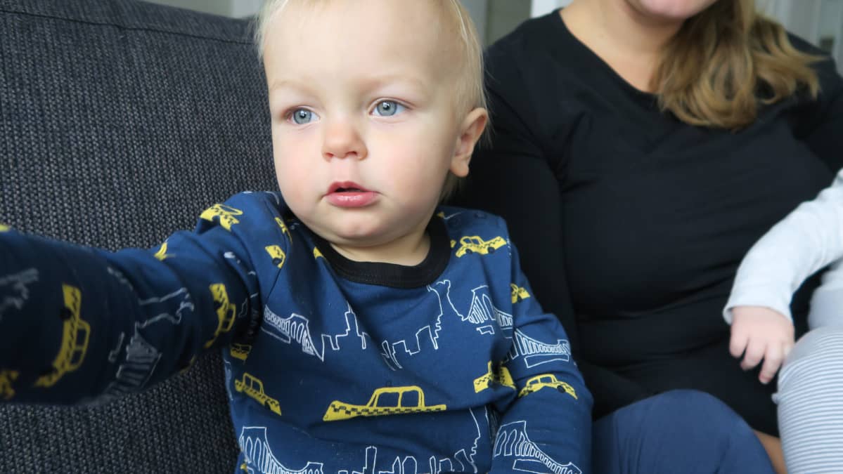 Pian 2-vuotias Niila Väänänen oli vauvana itkuinen ja levoton, mutta nyt reipas pikkumies.