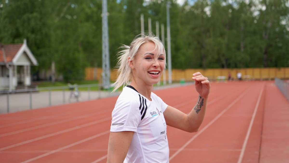 Annimari Korte Eläintarhan kentällä