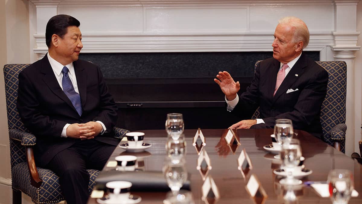 Yhdysvaltain varapresidentti Joe Biden ja Kiinan varapresidentti Xi Jinping Valkoisessa talossa Washingtonissa helmikuussa 2012.