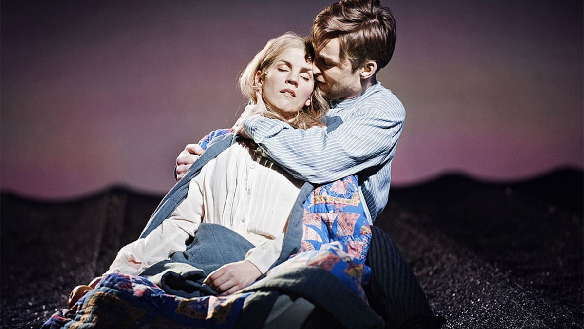 Maria Ylipää ja Robert Noack Kristina från Duvemåla -musikaalissa vuonna 2012.