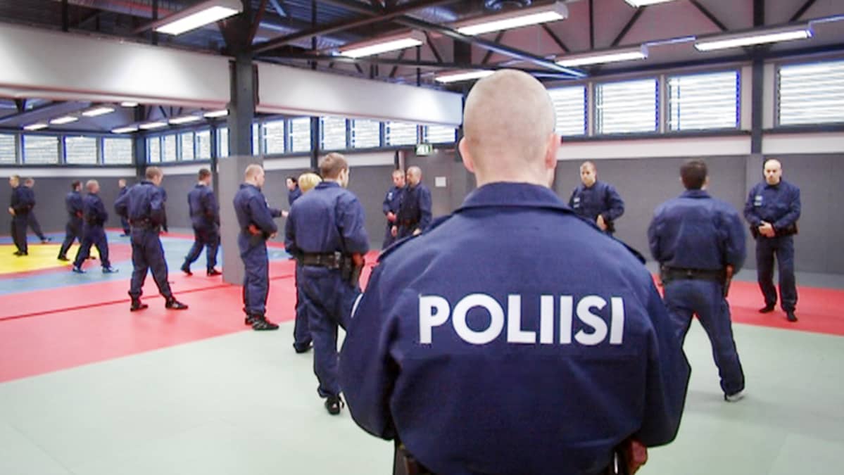 Opiskelijoita poliisiammattikorkeakoulussa.