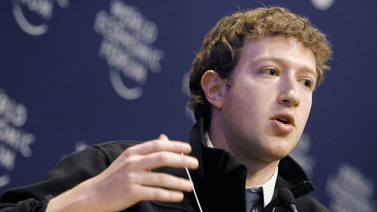 Facebookin perustaja Mark Zuckerberg puhuu talousfoorumissa Sveitsin Davosissa.
