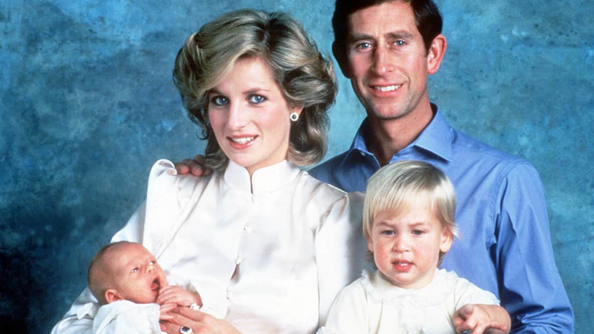 Walesin prinssi Charles, Walesin prinsessa Diana ja lapset prinssi William ja prinssi prinssi Harry virallisessa perhepotretissa vuonna 1984.