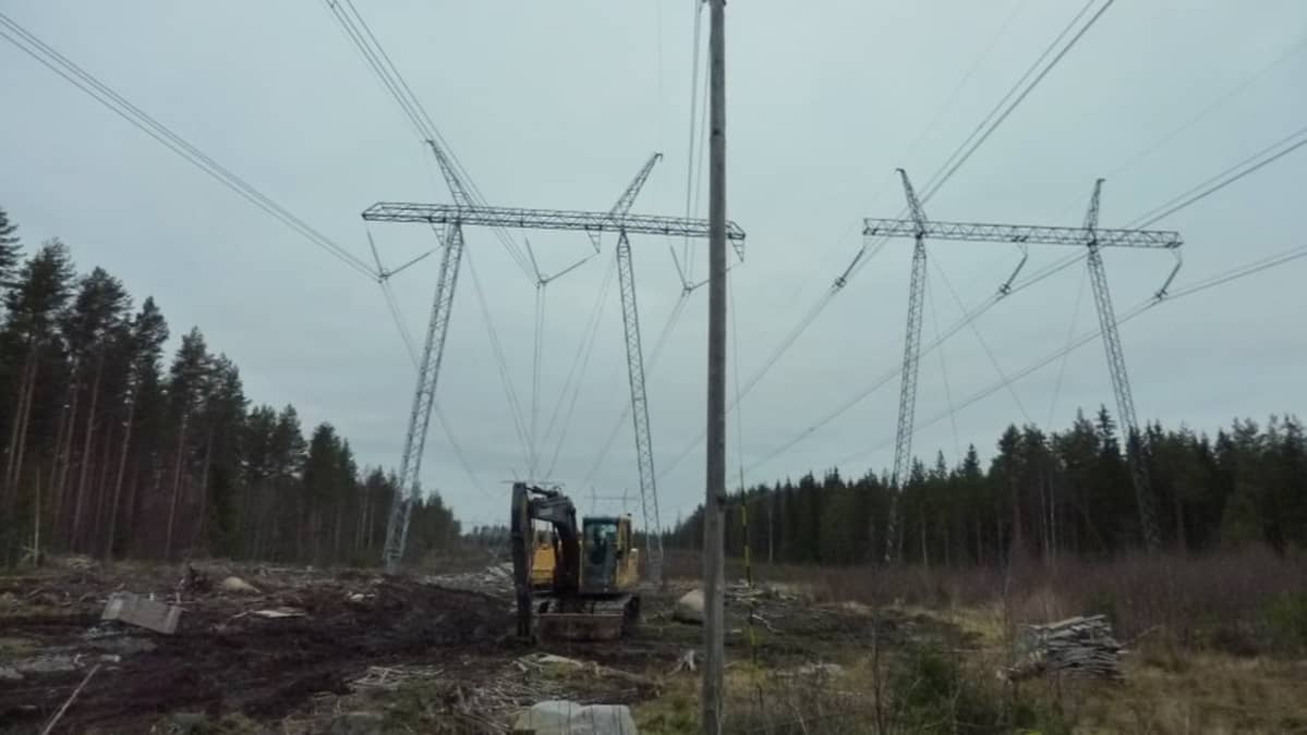 Voimalinjaa rakennetaan Lappeenrannasta Joroisiin.