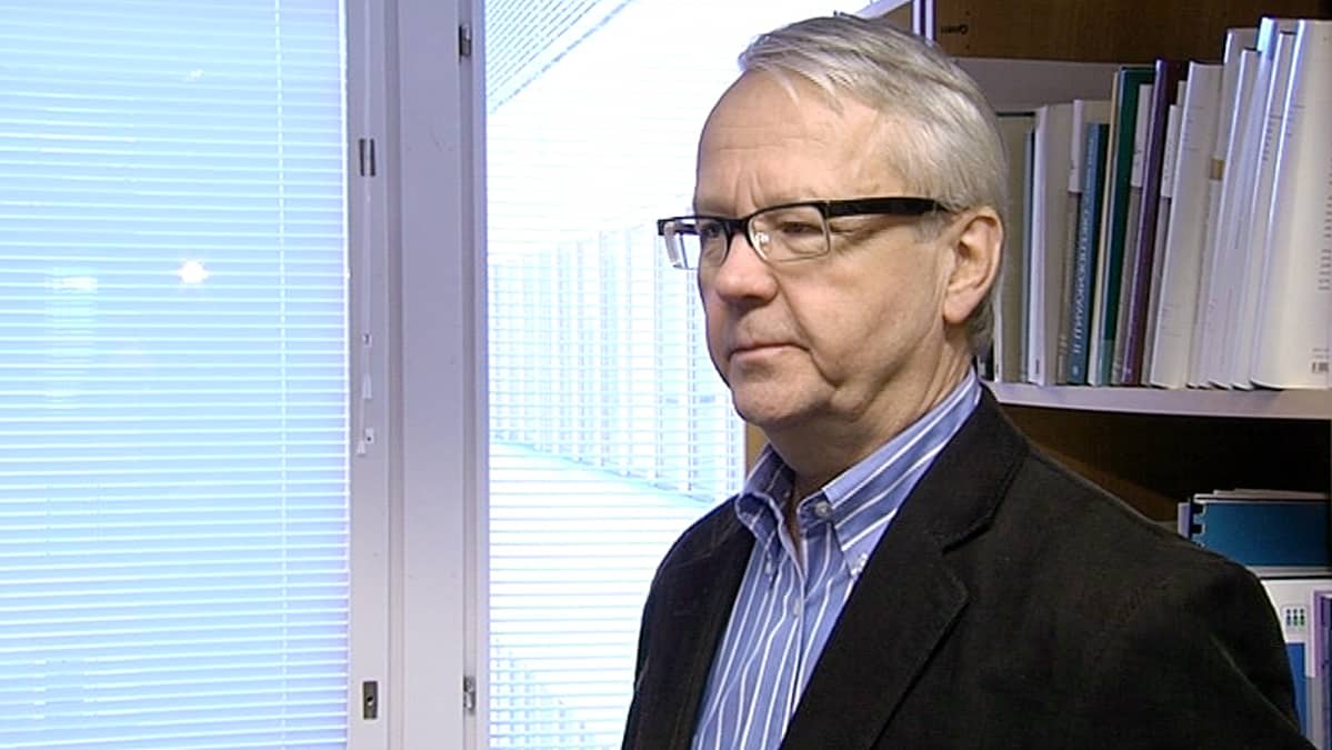 Helsingin yliopiston hallinto-oikeuden professori Olli Mäenpää.