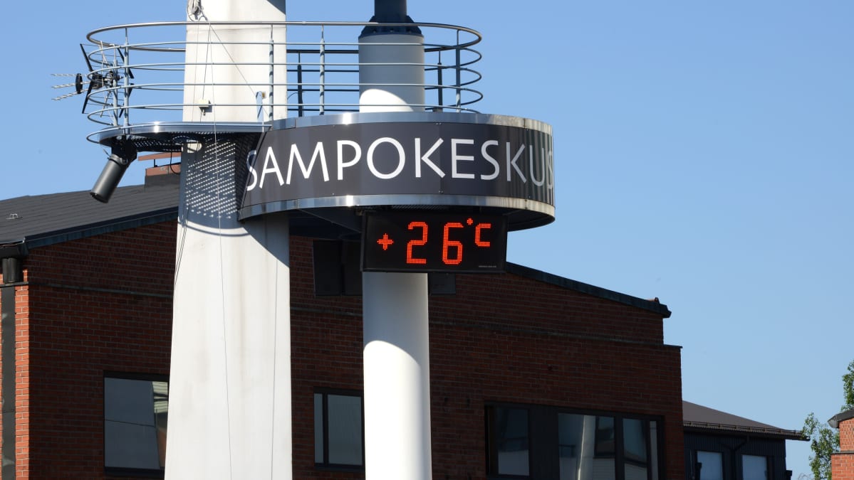 Lapissa lähenneltiin kaikkien aikojen toukokuun lämpöennätysta jo keskiviikkona. Virallinen lämpötila Rovaniemellä oli iltapäivällä +26,1.