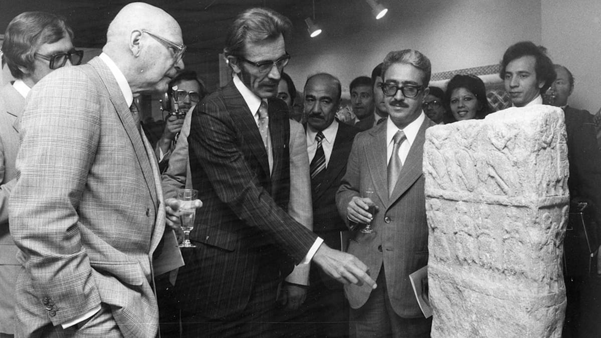 Presidentti Kekkonen osallistui Kaksoisvirranmaan taidetta -näyttelyn avajaisiin Helsingissä elokuussa 1977.