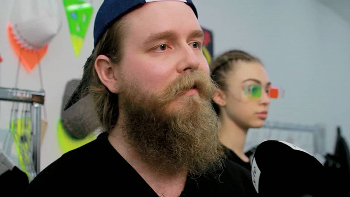 Vaatesuunnittelija Sasu Kauppi.