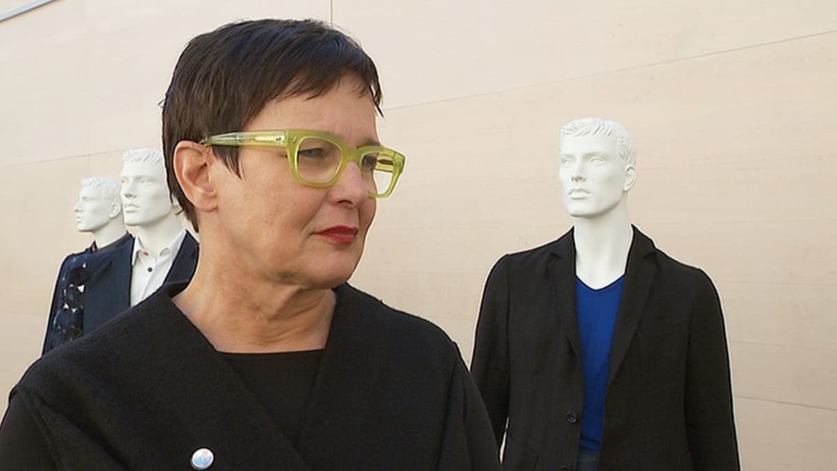 Taiteiden ja suunnittelun korkeakoulun dekaani ja professori Helena Hyvönen.