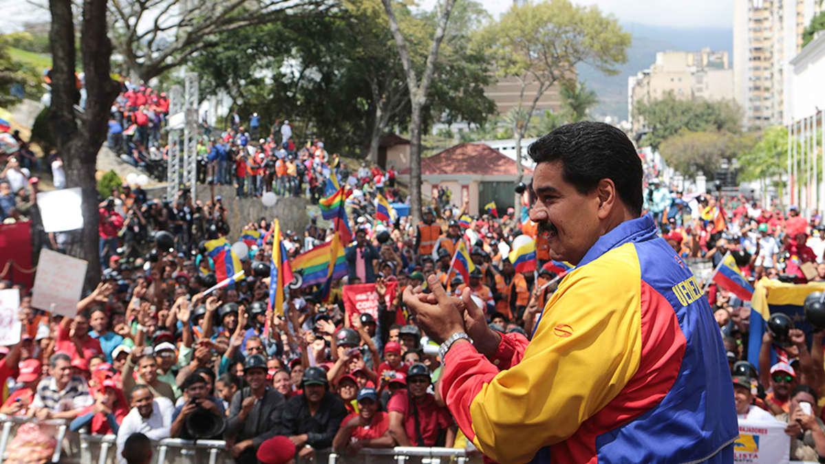 Venezuelan presidentti Nicolas Maduro puhuu kannattajilleen hallitusta tukevan marssin aikana.