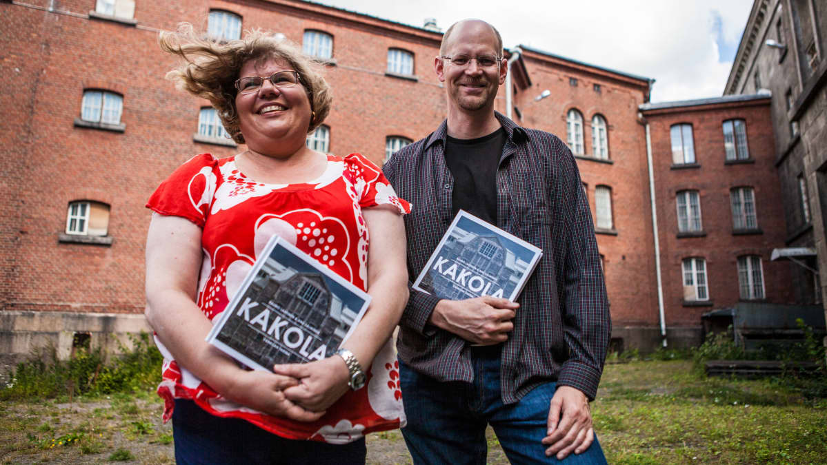 Kakola-kirjan kirjoittaneet Anu Salminen ja Reino Lahtinen