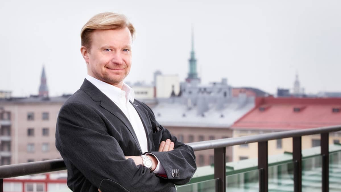 Sosiaalipsykiatrian professori Sami Pirkola