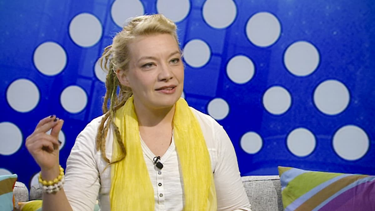 Viestintäkouluttaja ja tietokirjailija Katleena Kortesuo.