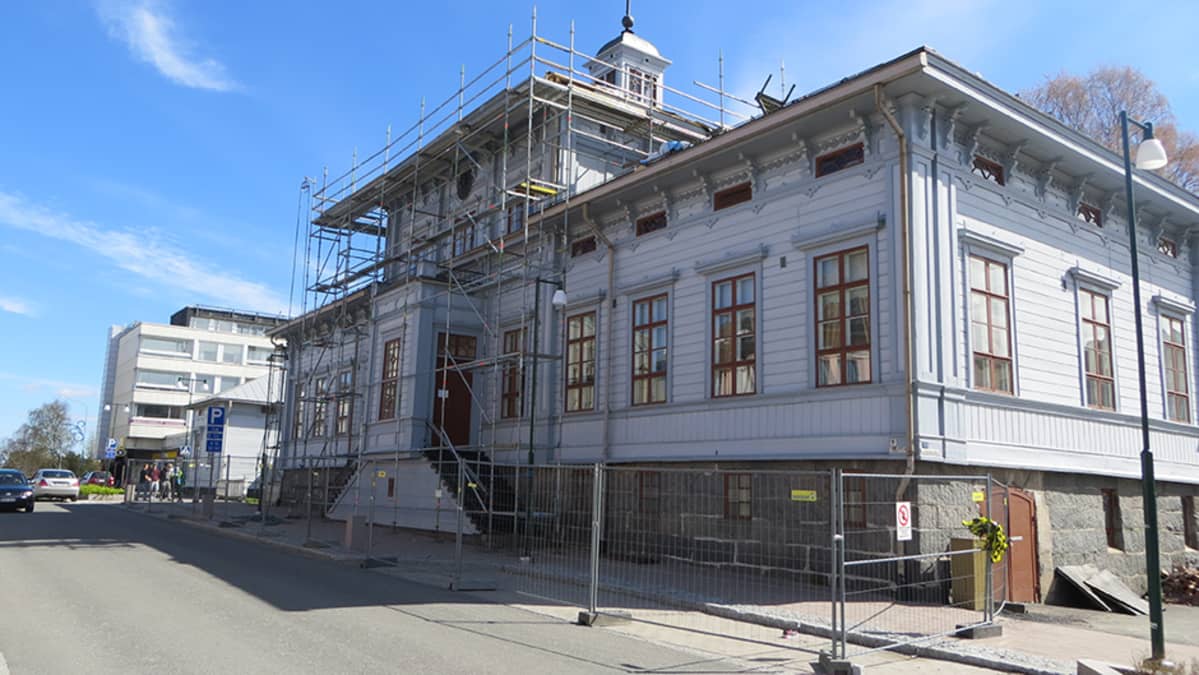 Tornion Raatihuone remontissa.