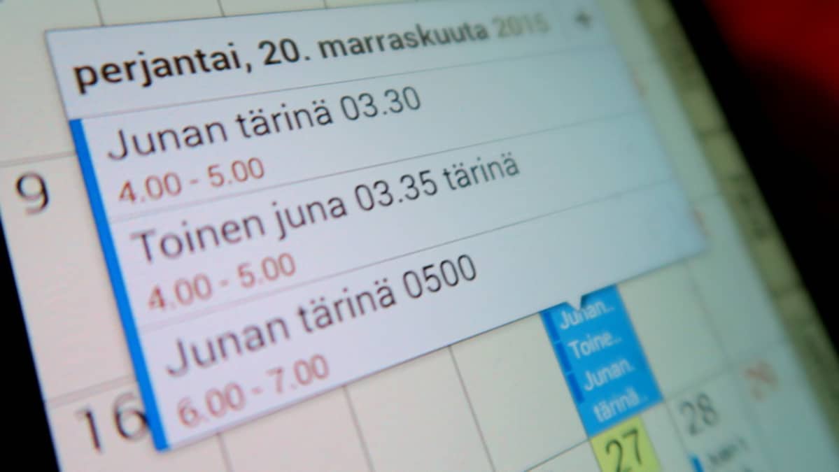 Kännykän kalenteriin kirjattu perjantaina 20. marraskuuta 2015 heräämisiä junan tärinään