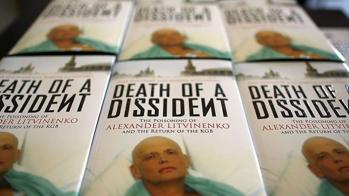 Death of a Dissident -kirjan kansi.