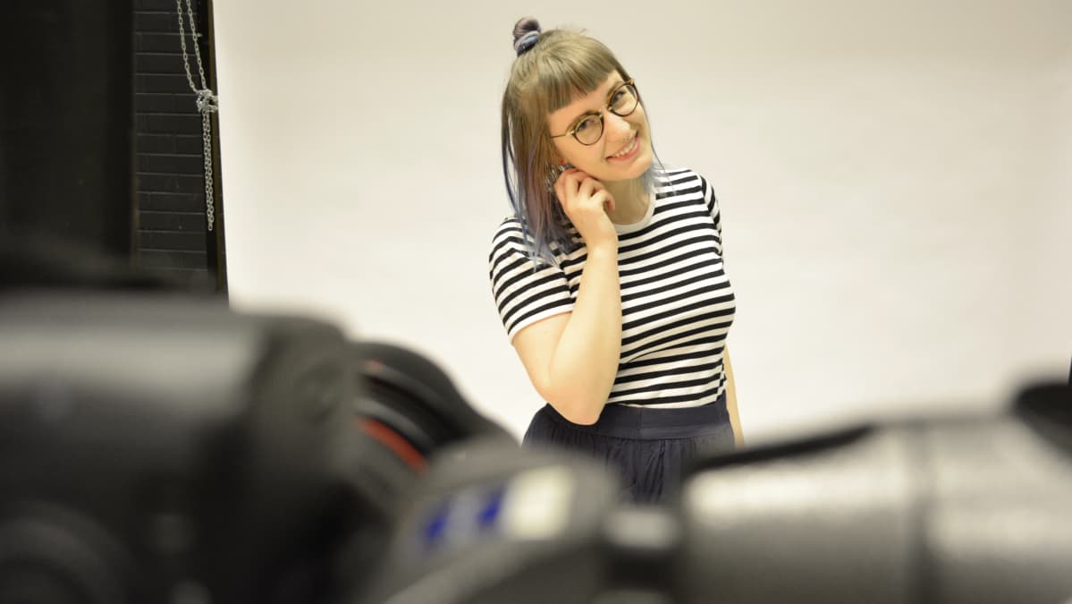 Ninni Vidgren poseeraa.