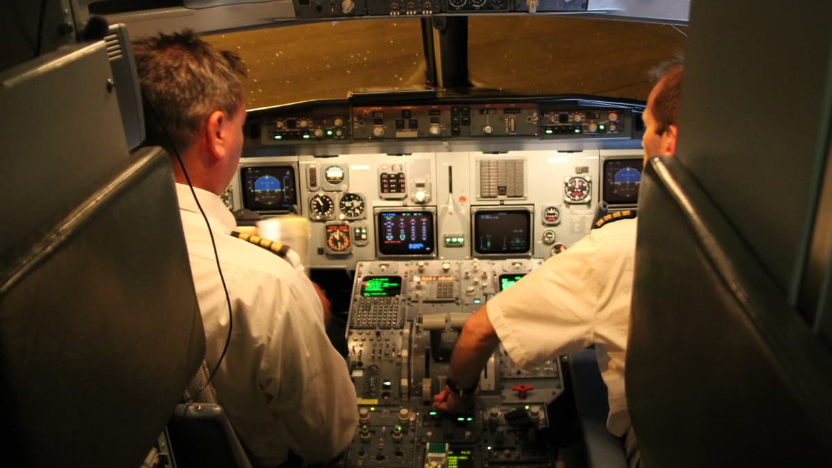 Denim Air Fokker 100 F100 ohjaamo