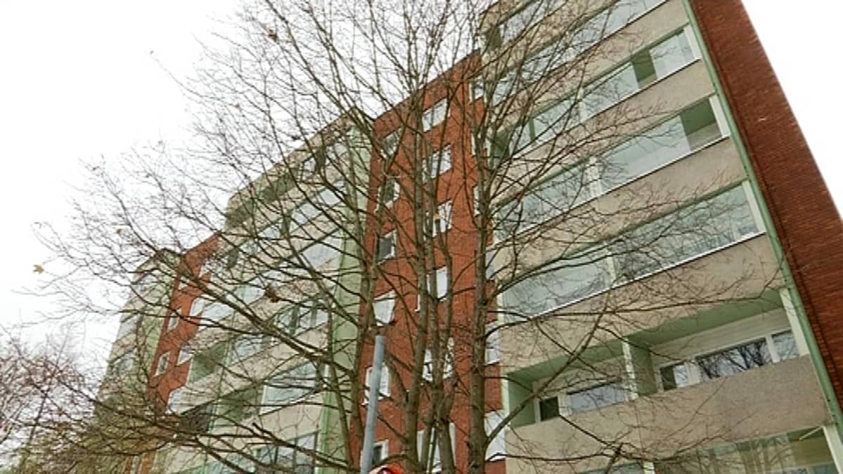Tulipalossa vaurioitunut kerrostalo Riihimäellä